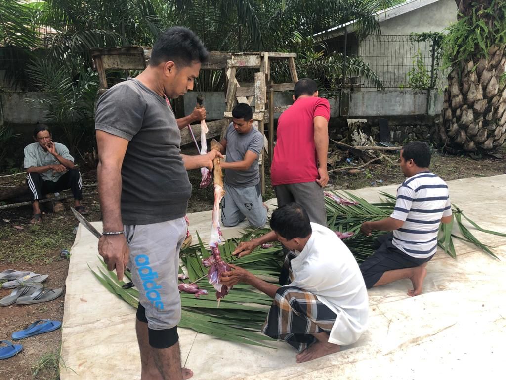 Adat Sembelih Daging Sapi untuk Acara Maulid Nabi Muhammad SAW